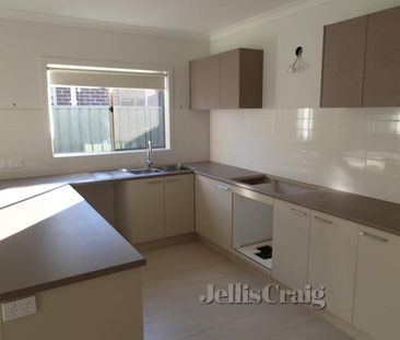 79 Manuka Grove, Wyndham Vale - Photo 3