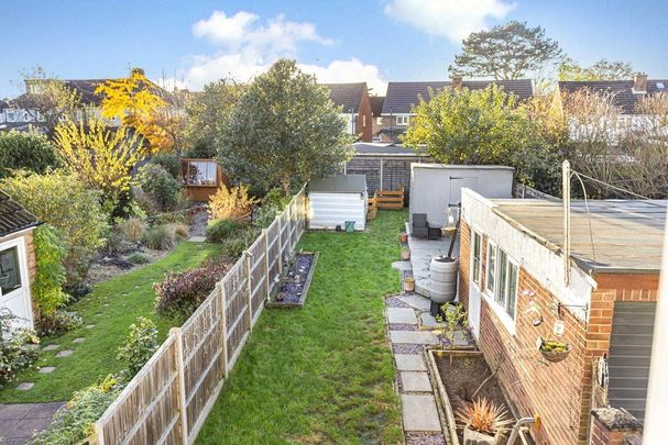 Ashleigh Avenue, Egham, Surrey, TW20 8LB - Photo 1