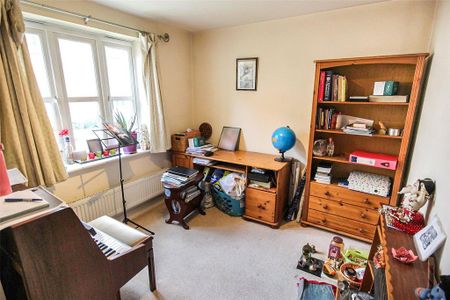 4 bedroom detached house to rent - Photo 4