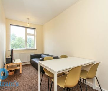 3 bed Flat for Rent - Photo 1