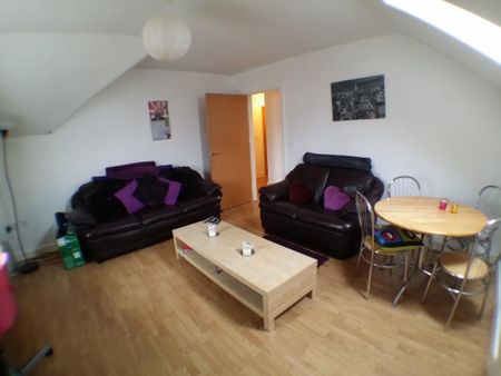2 bedroom flat to rent - Photo 5