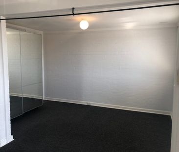 1 X 1 TOP FLOOR APARTMENT IN MOUNT LAWLEY! - Photo 6