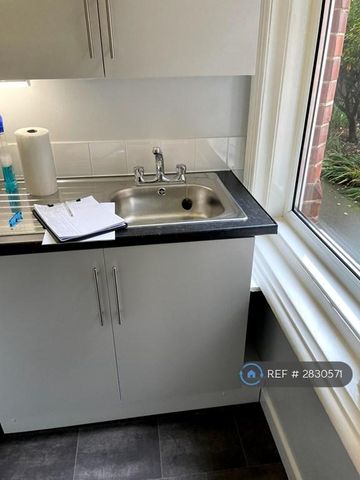 Studio to rent - Photo 5