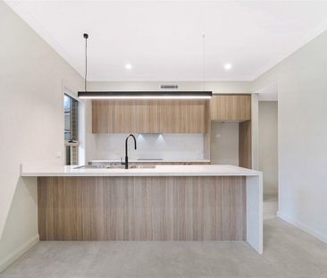 Massive Brand New 5 Bed Luxury Home - Photo 6