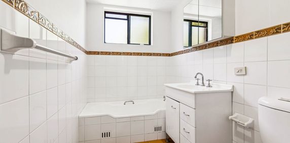 Two Bedroom Apartment with Balcony & Internal Laundry - Photo 2