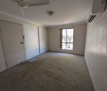 Spacious Family Home in Desert Springs - Photo 3