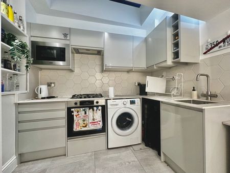 1 Bed Flat, Santley Street, SW4 - Photo 2