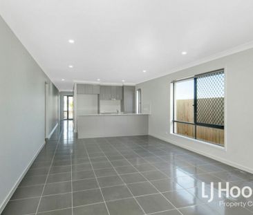 Low Maintenance 3 Bedroom Modern Home!! - Photo 2