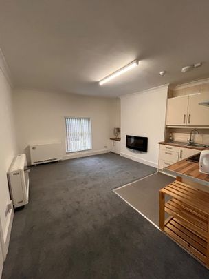 Studio Flat, Waltham Road, L6 - Photo 1
