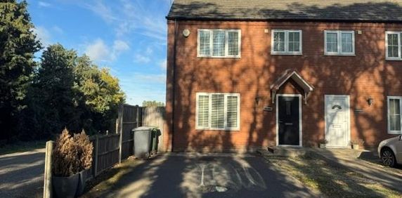 3 bedroom semi-detached house to rent - Photo 2