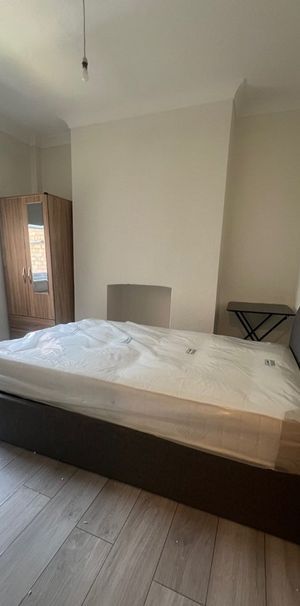 Room in a Shared House, Bayham Street, NW1 - Photo 1