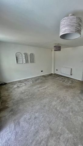 Beautifully presented 3 bed end of terrace to let in Titchfield Common - Photo 2