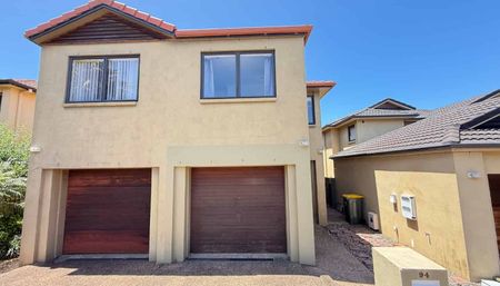 Newly Refurbished 3-Bedroom Duplex Townhouse - Photo 4