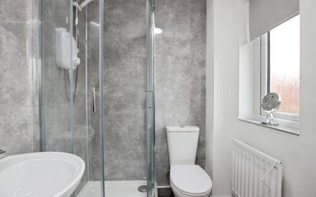 A fantastic oppertunity to rent a two bedroom semi-detached house in Bradley Stoke - available now! - Photo 2