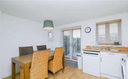 Barry, CF62 - Photo 3