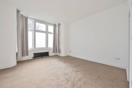 3 bedroom flat to rent - Photo 3
