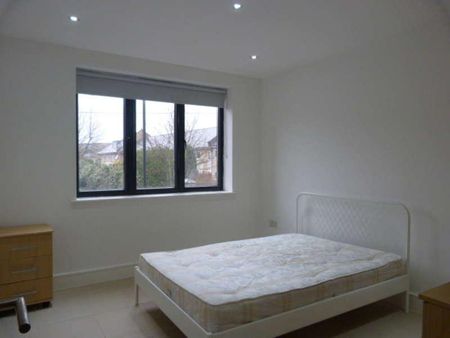 Victory Court, Litchfield Gardens, Willesden, London, NW10 - Photo 2