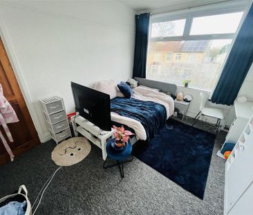 4 bedroom end of terrace house to rent - Photo 3