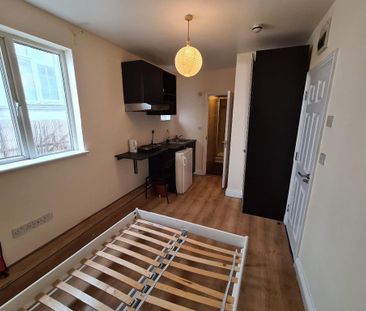 Studio to rent - Photo 2