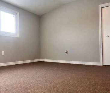 73 OAKWOOD STREET - Photo 3