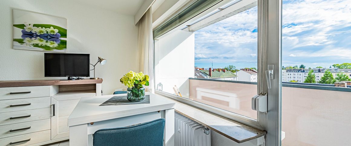 City-Residence: Möbliertes Apartment mit Balkon, zentral in Offenbach - Foto 1
