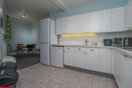 1 bedroom in a house share to rent - Photo 4