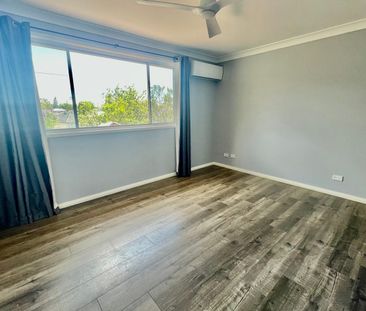 Tastefully Presented Two Bedroom Half-House - Photo 6