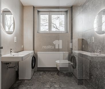 Pronájem bytu 1+kk a garsoniéry 25 m², U krbu 1156, Praha - Фото 6