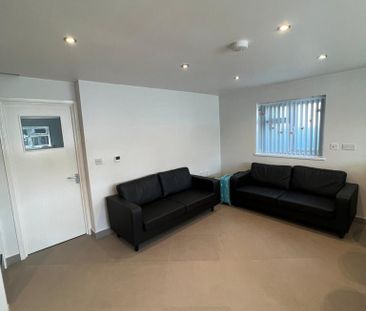 6 bedroom end of terrace house to rent - Photo 3