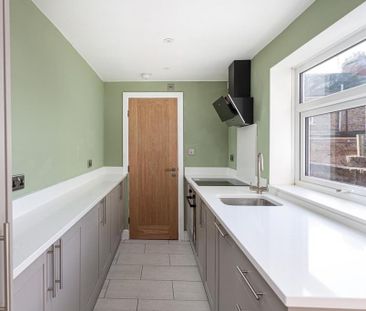 2 bedroom end of terrace house to rent - Photo 3