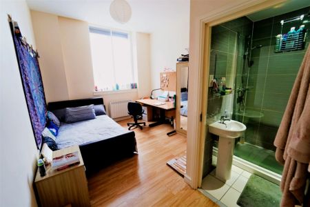 Silver Ensuite - Photo 5
