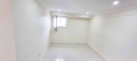 Family Home in Bonnyrigg - Photo 2