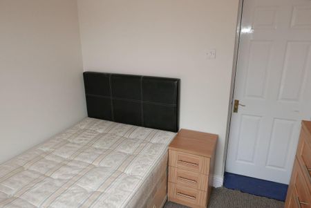 1 bedroom in a house share to rent - Photo 4