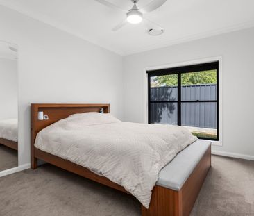 🏡 Freshly Renovated Modern Living - Photo 3