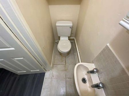 Redhill, SO16 - Photo 5