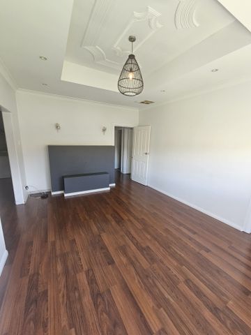 Charming Family Home in City Beach Location - Photo 4