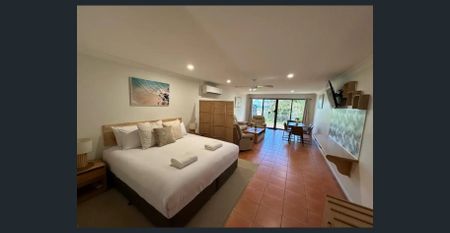 Rare Furnished Unit - Photo 3