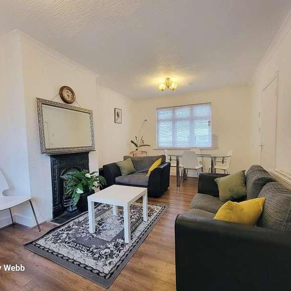 Hood Avenue, Southgate, N14 - Photo 1