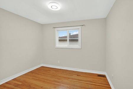 For Lease - 1393 Claymor Avenue, Mooneys Bay - Carleton Heights and Area, Ontario - Photo 4