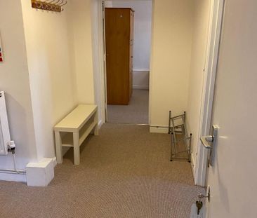 3 bedroom flat to rent - Photo 6