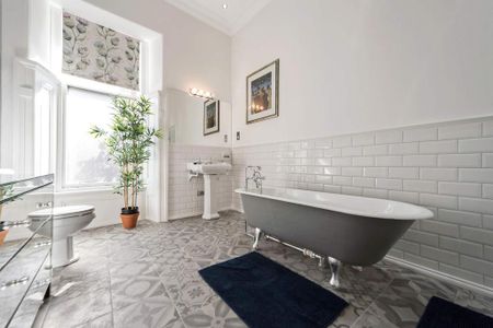 3 bedroom flat to rent - Photo 3