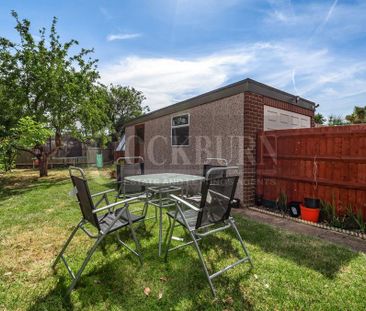 4 bedroom semi-detached house to rent - Photo 2