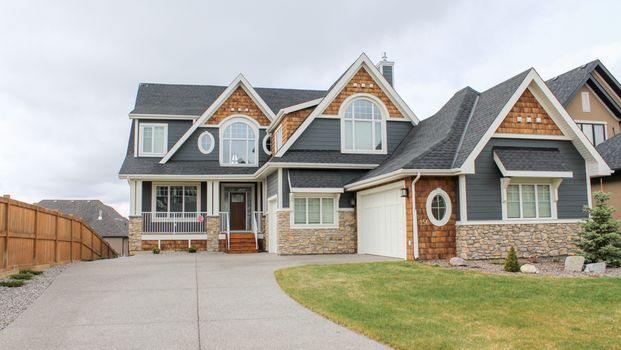 Luxurious Executive Home In Springbank Hill. - Photo 1