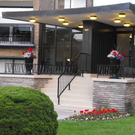 Quiet Renovated Building close to TTC, Bloor West Village - Photo 1