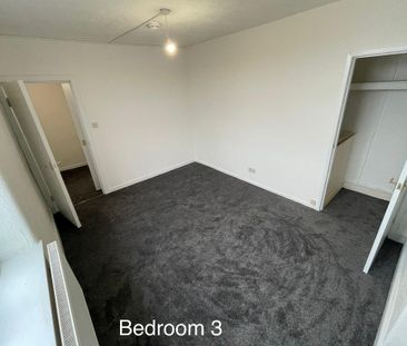 4 bedroom end of terrace house to rent - Photo 6