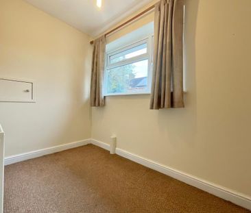 2 bedroom semi-detached bungalow to rent - Photo 3