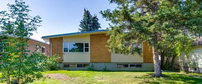 3 Bed Upper Unit – 631 37 St SW Calgary | 631A - 631 37 Street Southwest, Calgary - Photo 1