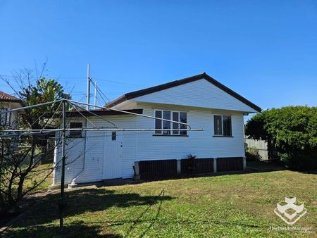 Create ListinCharming 3-Bedroom Home with Modern Amenities in Prime Acacia Ridge Locationg - Photo 2