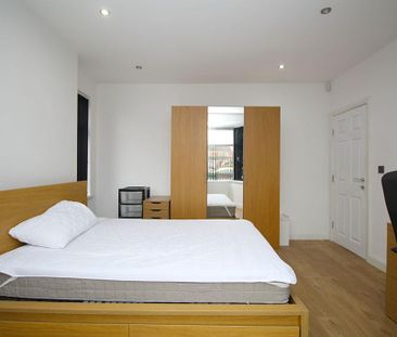 1 bedroom in a flat share to rent - Photo 5