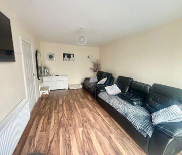 3 bedroom semi-detached bungalow to rent - Photo 2